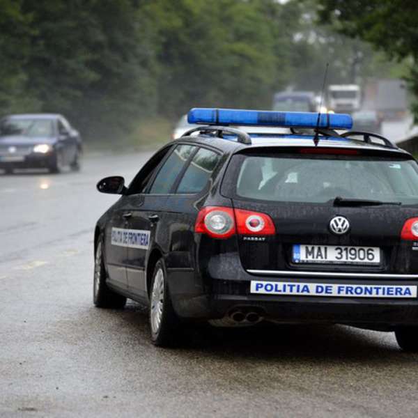 Polițiștii de frontieră au refuzat mita oferită de un șofer depistat cu halenă alcoolică