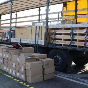 Actiune BLITZ: țigarete în valoare de peste 720.000 lei, ascunse într-un autocamion, descoperite de polițiștii de frontieră la Calafat. Șoferul a fost arestat preventiv