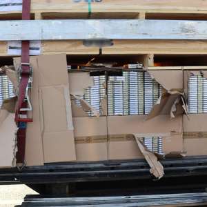 Actiune BLITZ: țigarete în valoare de peste 720.000 lei, ascunse într-un autocamion, descoperite de polițiștii de frontieră la Calafat. Șoferul a fost arestat preventiv