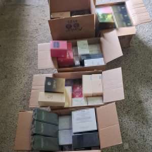 Îmbrăcăminte, articole de marochinărie și parfumuri susceptibile a fi contrafăcute, în valoare de peste 1,2 milioane lei, descoperite în Suceava