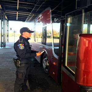 Permis de conducere fals, procurat cu 300 de euro, descoperit de polițiștii de frontieră la control