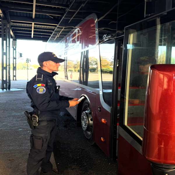 Permis de conducere fals, procurat cu 300 de euro, descoperit de polițiștii de frontieră la control
