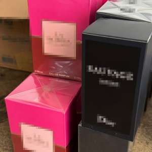 Aproximativ 4.000 de produse susceptibile a fi contrafăcute și 13.200 de țigarete fără timbru fiscal, descoperite de polițiștii de frontieră în cadrul unei acțiuni BLITZ