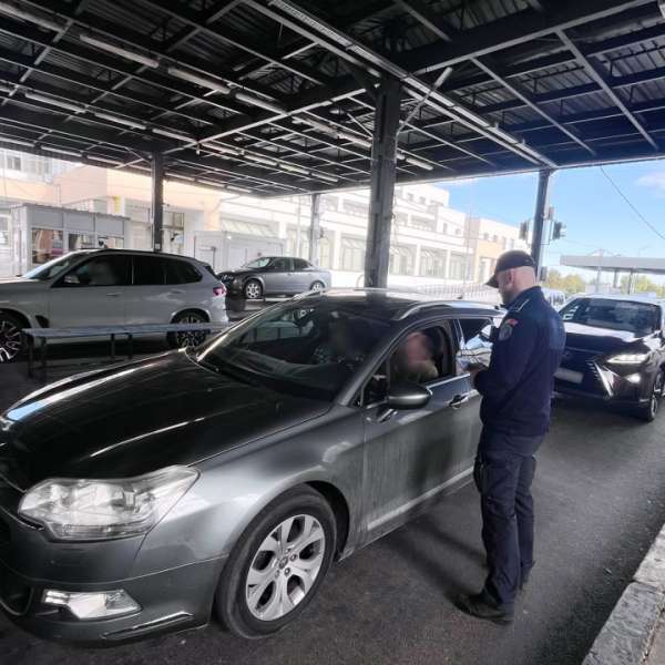 La volan, cu un permis nerecunoscut de legea română