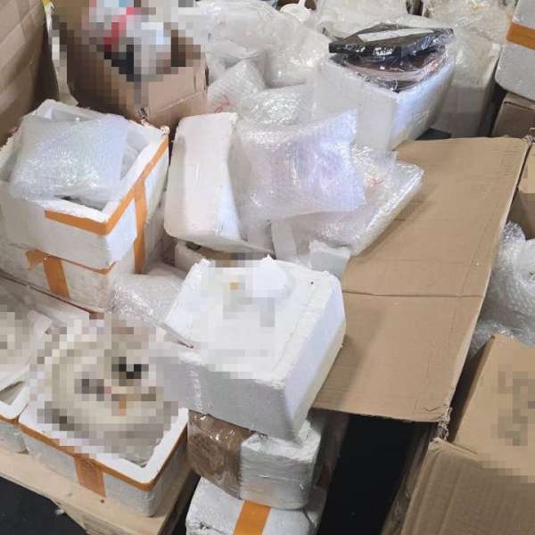 Bunuri susceptibile a fi contrafăcute &icirc;n valoare de aproximativ 600.000 de lei, descoperite de polițiștii de frontieră constănțeni