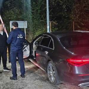 Autoturism de lux, căutat pentru confiscare în Cehia, depistat la PTF Rădăuți Prut