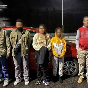 Patru cetățeni străini cu vize expirate, depistați folosind documentele altor persoane