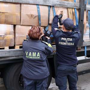 Produse susceptibile a fi contrafăcute, în valoare de aproximativ 900.000 de lei, depistate de polițiștii de frontieră din cadrul Inspectoratului Teritorial al Poliției de Frontieră Giurgiu