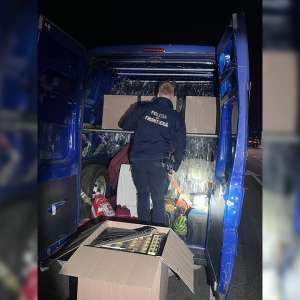 Aproximativ 150.000 de țigarete ascunse înautovehicule, descoperite de polițiștii de frontieră încadrul acțiunii „Autumn Operation”
