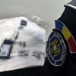 Peste 3.000 de produse susceptibile a fi contrafăcute și aproximativ 31.000 de țigarete fără timbru fiscal, descoperite de polițiștii de frontieră din Giurgiu și Bechet în cadrul unei acțiuni BLITZ
