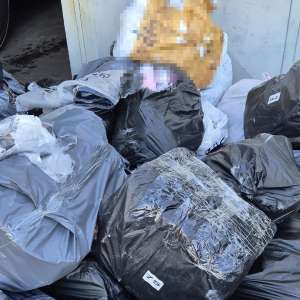 Peste 3.000 de produse susceptibile a fi contrafăcute și aproximativ 31.000 de țigarete fără timbru fiscal, descoperite de polițiștii de frontieră din Giurgiu și Bechet în cadrul unei acțiuni BLITZ