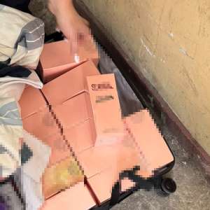 Peste 3.000 de produse susceptibile a fi contrafăcute și aproximativ 31.000 de țigarete fără timbru fiscal, descoperite de polițiștii de frontieră din Giurgiu și Bechet în cadrul unei acțiuni BLITZ