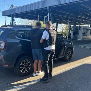Tânăr infractor, căutat de autorități, descoperit și reținut în P.T.F. Albița
