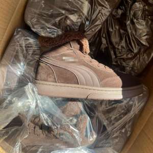 Mii de bunuri susceptibile a fi contrafăcute, în valoare de peste 5 milioane de lei, descoperite de polițiștii de frontieră constănțeni