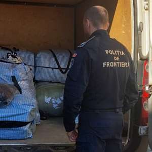 Produse de peste jumătate de milion de lei, cu mărci celebre, depistate de polițiștii de frontieră ieșeni