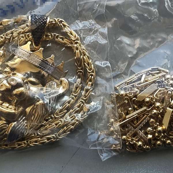 Aur ascuns &icirc;n pachete &icirc;nfoliate, descoperit de polițiștii de frontieră &icirc;n cadrul unei acțiuni BLITZ