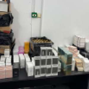 37 de cazuri privind bunuri susceptibile a fi contrafăcute și aproximativ 37.000 de țigarete fără timbru fiscal, descoperite de polițiștii de frontieră în cadrul unor acțiuni BLITZ