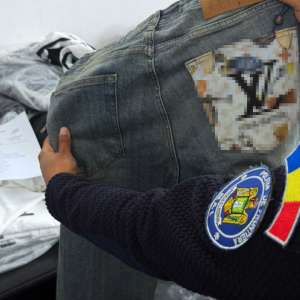 37 de cazuri privind bunuri susceptibile a fi contrafăcute și aproximativ 37.000 de țigarete fără timbru fiscal, descoperite de polițiștii de frontieră în cadrul unor acțiuni BLITZ
