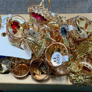 Bijuterii din metal galben cu aspect de aur, ascuns în două perne, descoperit de polițiștii de frontieră din Giurgiu