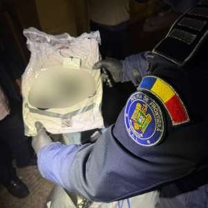 Aproximativ 3.000 de produse susceptibile a fi contrafăcute, indisponibilizate de polițiștii de frontieră din Giurgiu și Călărași