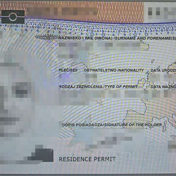 Polițiștii de frontieră au constatat nereguli privind transportul produselor accizabile și folosirea unor documente false pe aeroporturile internaționale