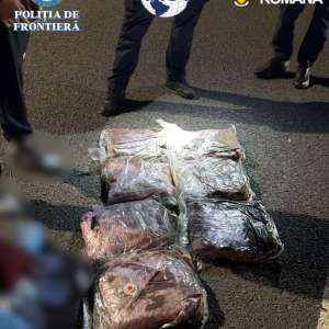 Peste şapte kilograme de canabis, descoperite la intrarea în ţară, la Nădlac. Un tânăr a fost reţinut