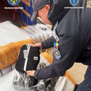 Polițiștii de frontieră au scos din circuitul ilegal aproximativ 64.000 de bunuri susceptibile a fi contrafăcute, în valoare de peste 18,7 milioane de lei, descoperite