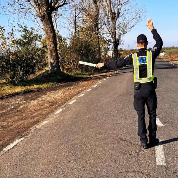 Cetățean rom&acirc;n depistat la volanul unui autoturism, deşi avea dreptul de a conduce suspendat